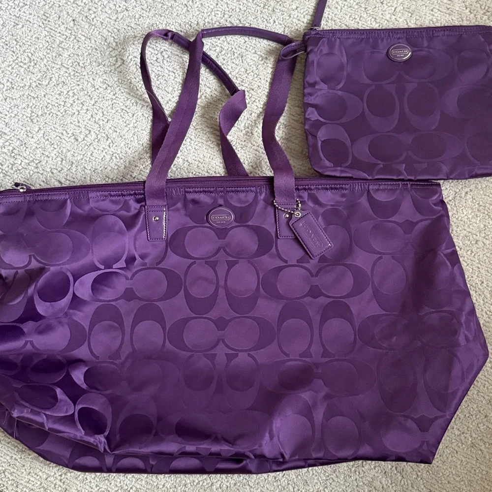 Coach Signature Travel Weekender Toe Bag Purple Signature Satin Tote - Picture 11 of 12